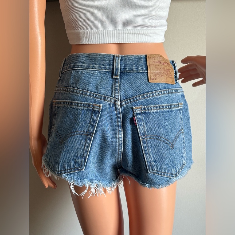Vintage Levi’s Denim Shorts - Picture 6 of 12
